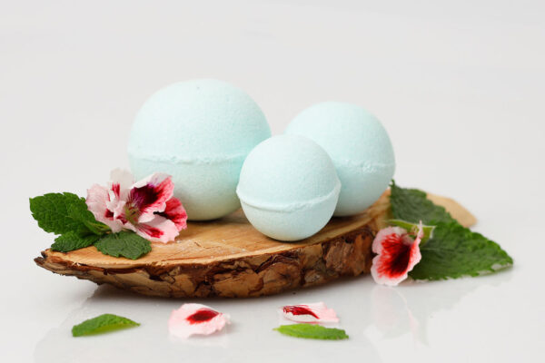 Geranium and Spearmint Single SugarBush Bathbombs image with timber