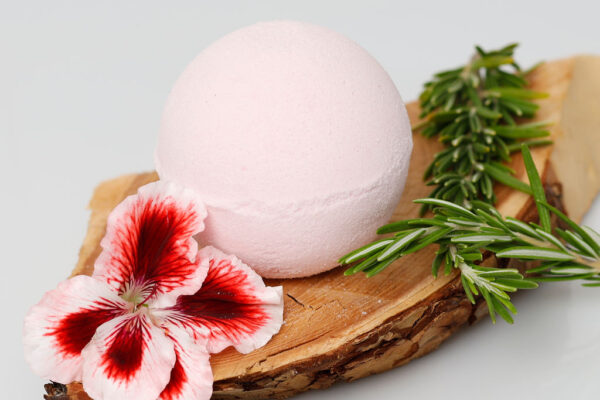 Single SugarBush Ropsemary and Geranium Bathbomb image